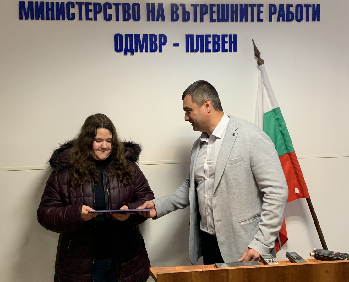 ОД на МВР-Плевен награди възпитаници на плевенски гимназии за доблестна постъпка